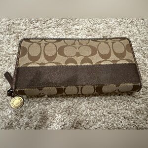 Coach Signature Stripe Zip Wallet – Brown – Classic Style